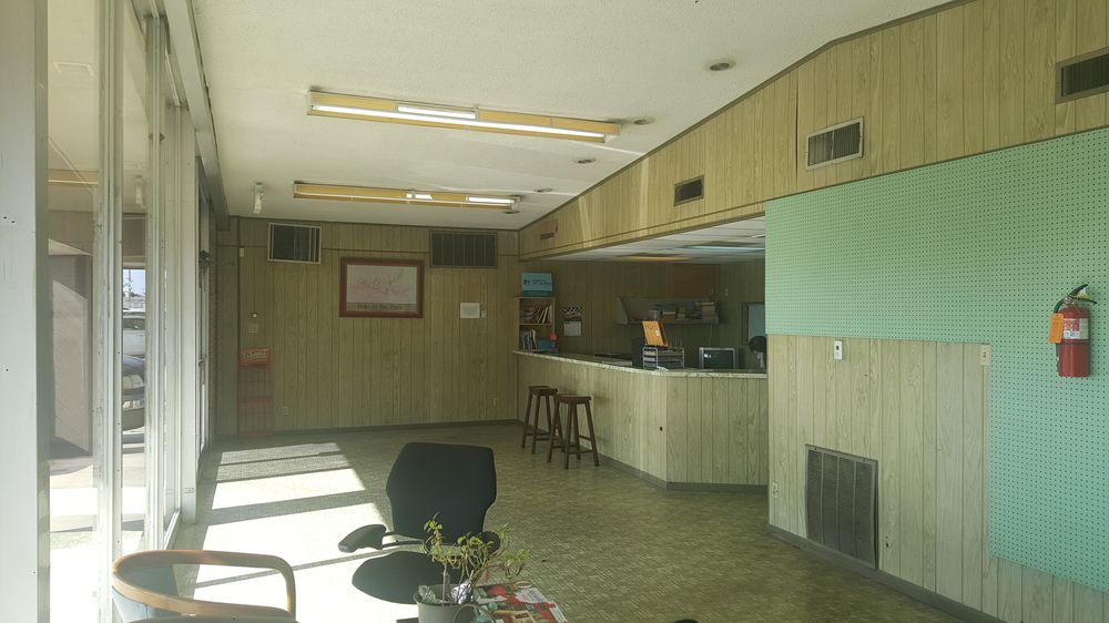 115 W Walnut St
